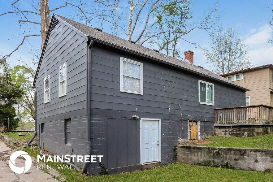 Building Photo - 1435 E 66th Terrace