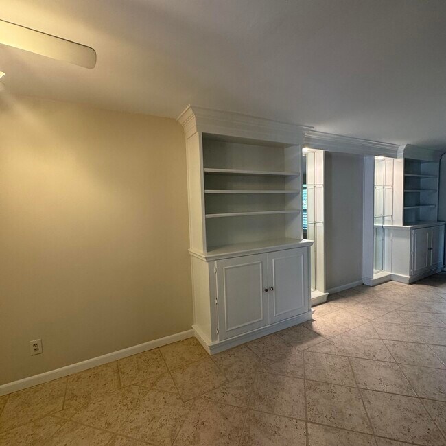 Building Photo - 2704 Cardinal Dr