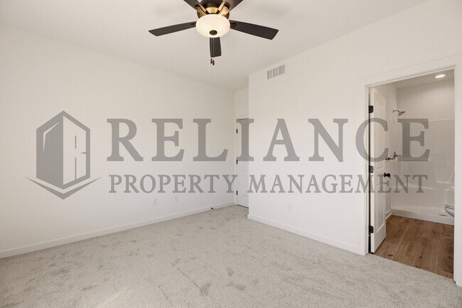 Building Photo - 5241 N Pinecrest Ct