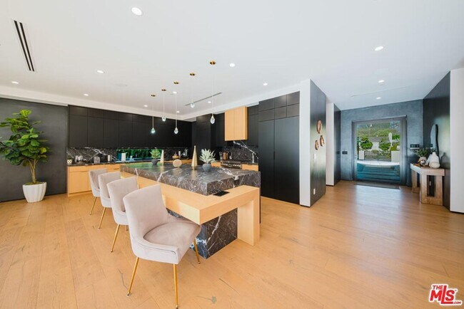 Building Photo - 5141 Varna Ave