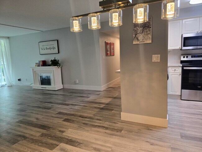 Building Photo - 1301 River Reach Dr