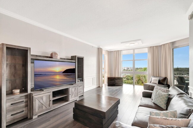 Building Photo - 804 E Windward Way