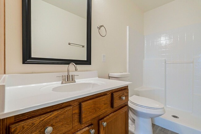 Building Photo - Great home in gated community!