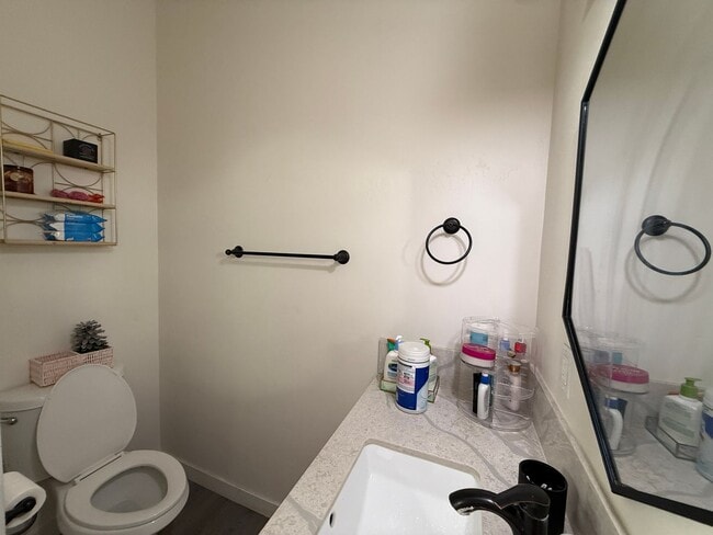 Building Photo - 4 Bed/2 Bath on Mary Lane! (Lease out, pen...