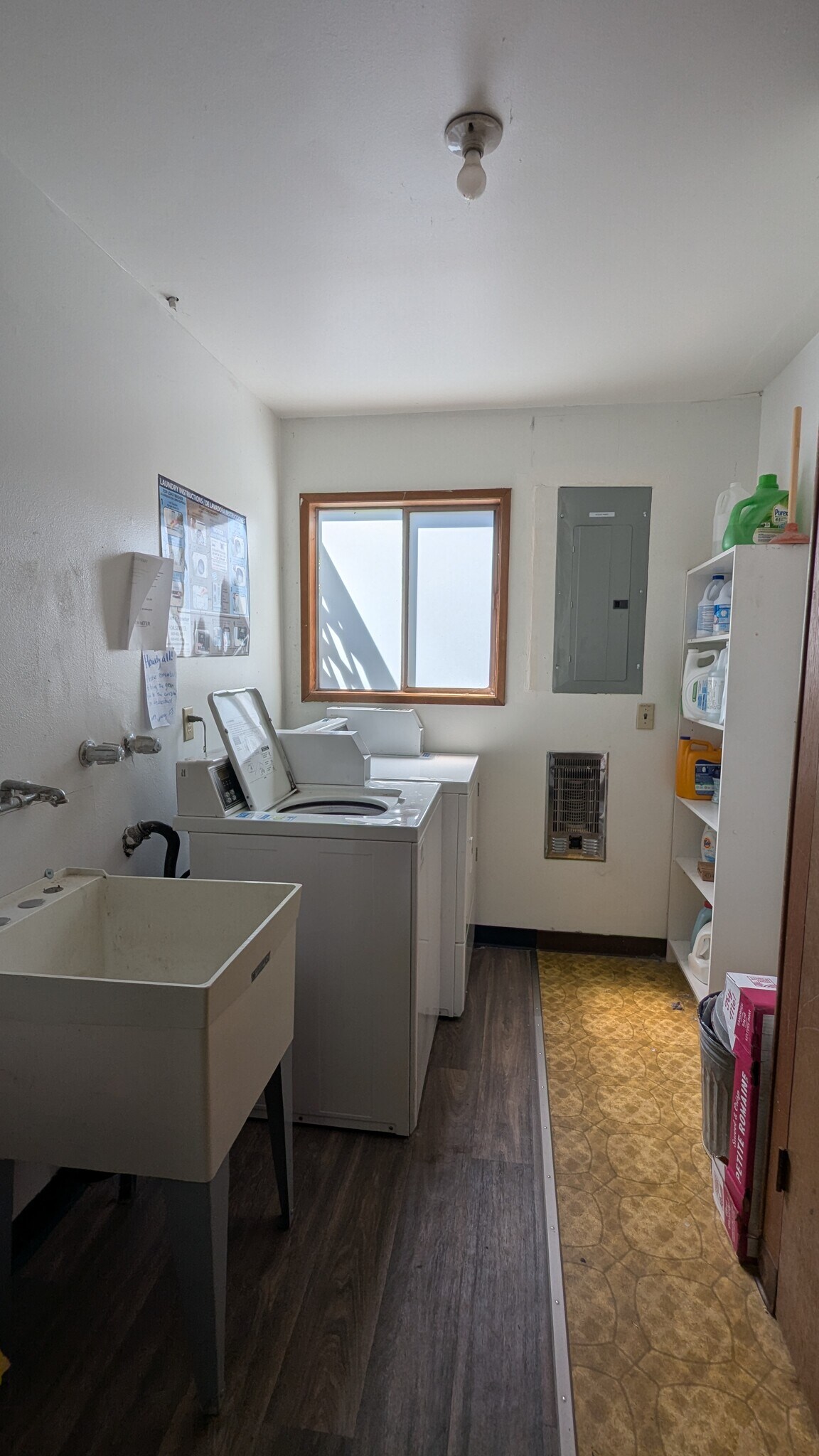 Laundry room - 2910 SE Gladstone St