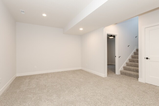 Building Photo - 1613 Belclare Rd