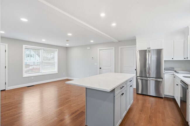 Building Photo - 24 Daytona St