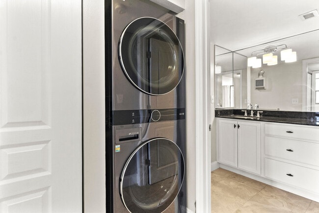 Building Photo - 290 174th St St