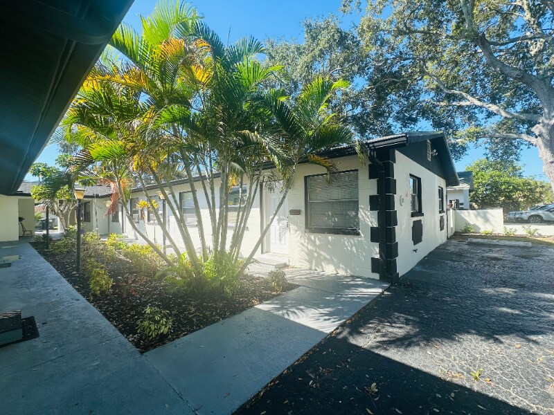Building Photo - 618 93rd Ave N