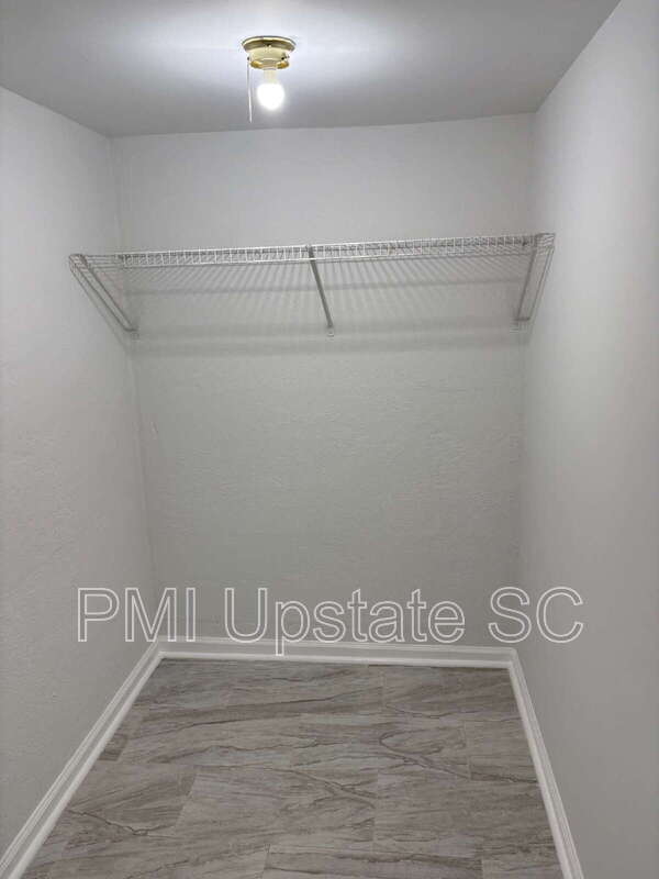 Building Photo - 201 Chandler Dr