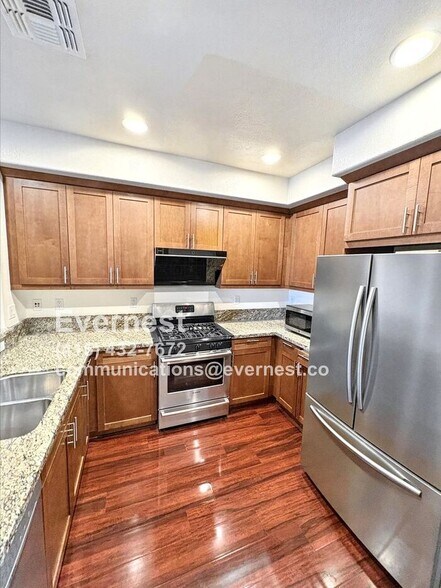 Building Photo - 764 Grandview Ter