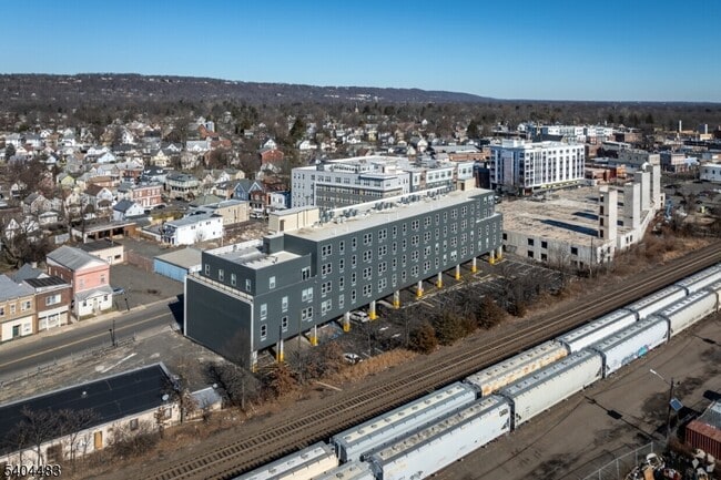 Building Photo - 18 W Main St