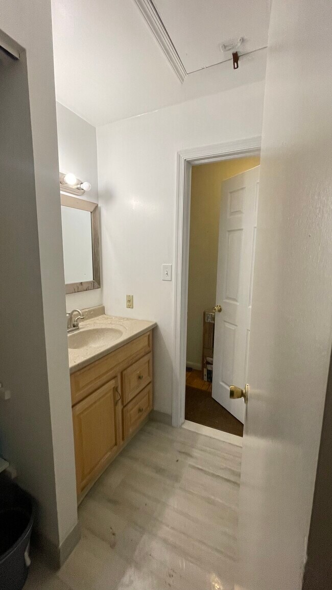 Building Photo - 280 Valley Stream Ln