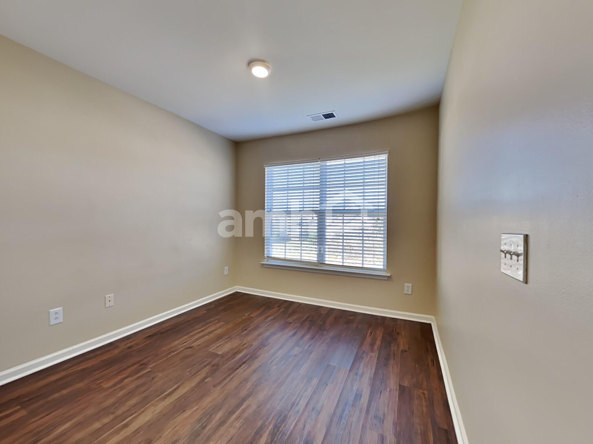 Building Photo - 577 English Oak Cir