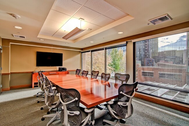 Building Photo - Great 2bd 2ba condo in Downtown/South Lake...