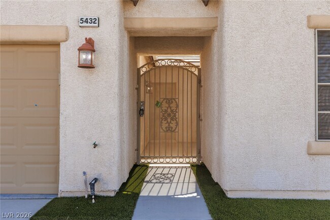 Building Photo - 5432 N Roaring Surf Dr