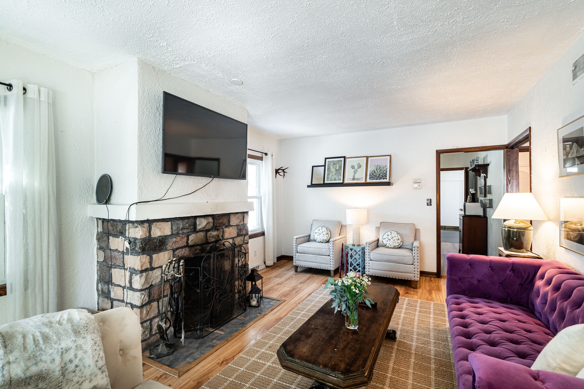 Building Photo - 535 W Montclaire Ave