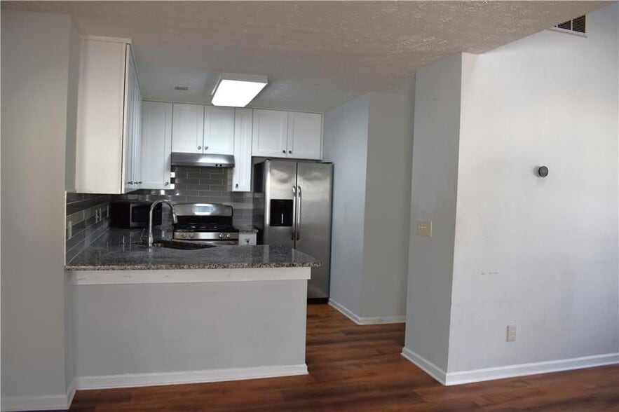 Building Photo - 2722 Albion Farm Way