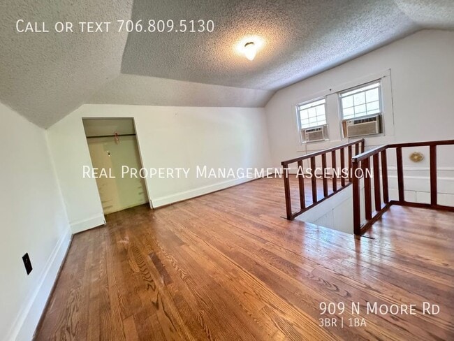 Building Photo - 909 N Moore Rd