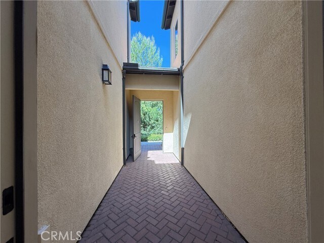 Building Photo - 93 Thornhurst