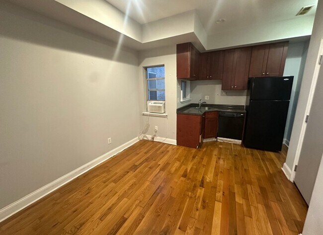 Building Photo - 1603 W Diamond St