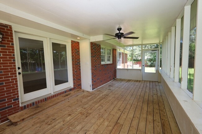 Building Photo - 1102 Kimberly Dr