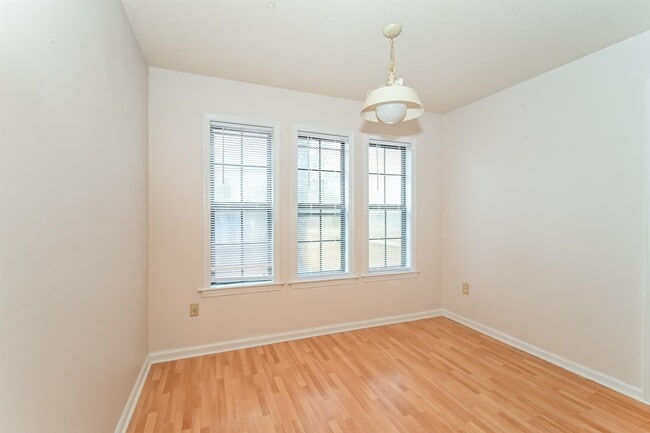 Building Photo - 499 Bedlington Dr