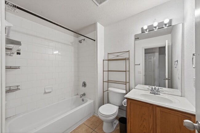 Building Photo - 2642 Grayson Way