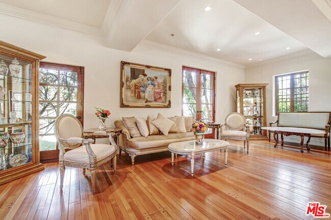 Building Photo - 725 Foothill Rd