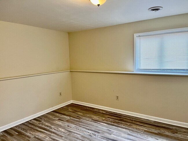 Building Photo - 225 Danforth St