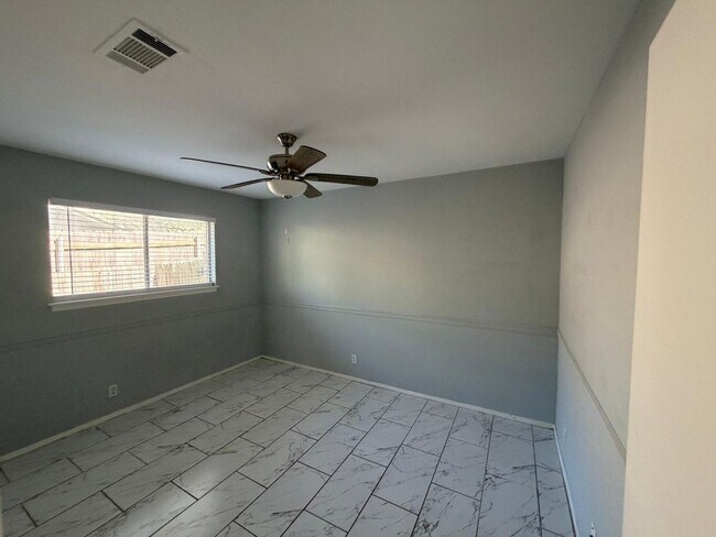 Building Photo - 9405 Newberry Dr