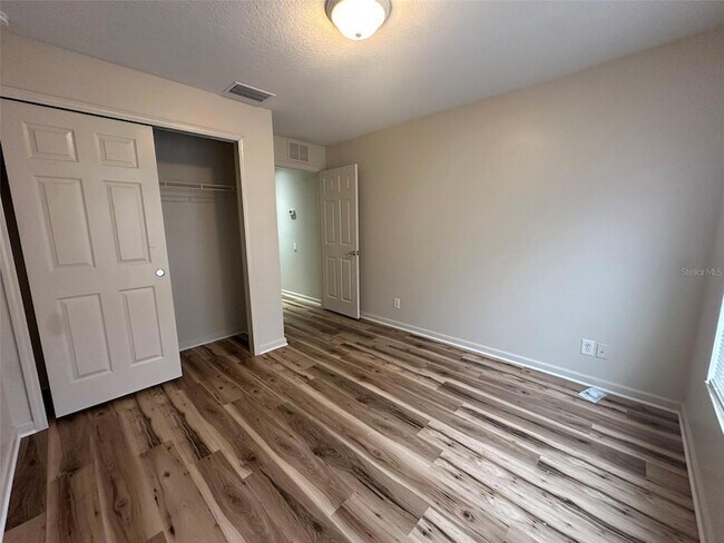 Building Photo - 14757 Wake Robin Dr
