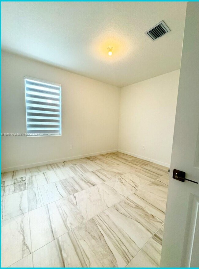 Building Photo - 12928 265