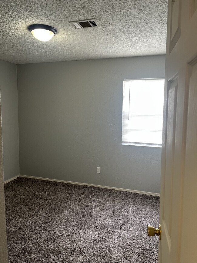 Building Photo - 15682 Todd Ln