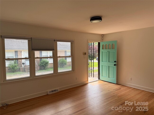 Building Photo - 1508 Woodhill Ln
