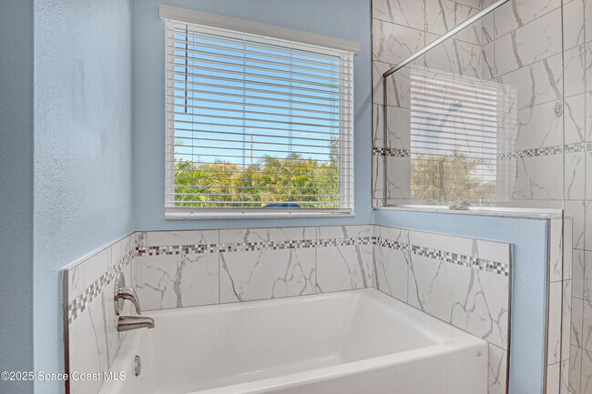Building Photo - 4318 Lago Vis Dr