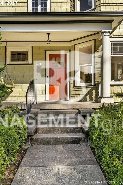 Building Photo - Johns Landing - Charming Home Near Downtown Portland. Large Gourmet Kitchen!