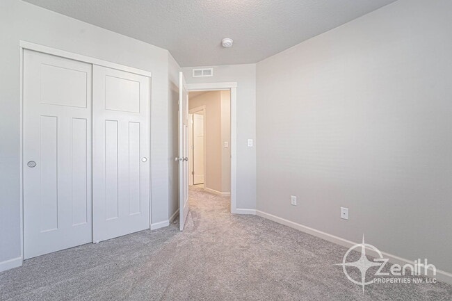 Building Photo - 4237 S Waters Edge Wy