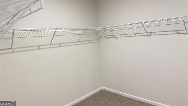 Building Photo - 327 Vly Oak Dr