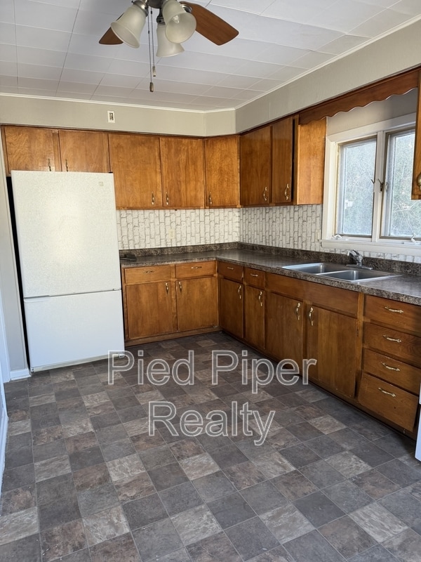 Building Photo - 514 E Garden St