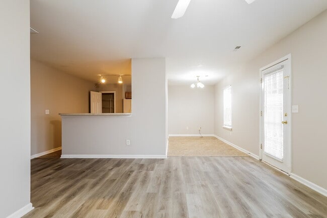 Building Photo - 9446 Dewey Dr