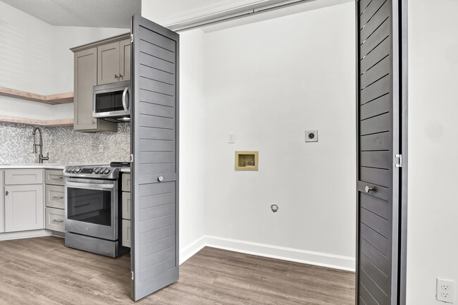 Building Photo - 2827 Springfield Dr