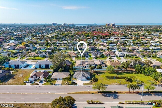 Building Photo - 1426-1428 Cape Coral Pkwy W