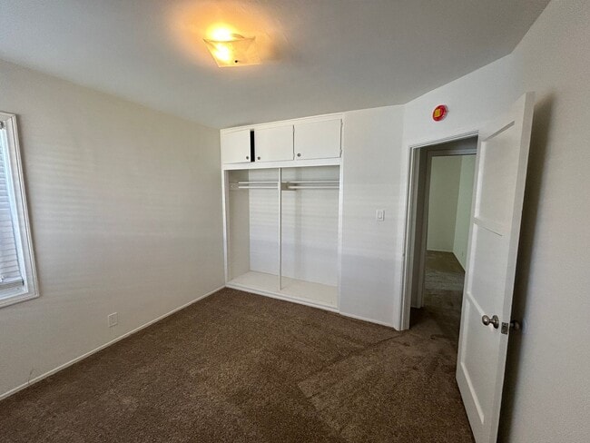 Building Photo - Lovely house for rent: 4 bed 1.75 bath in ...