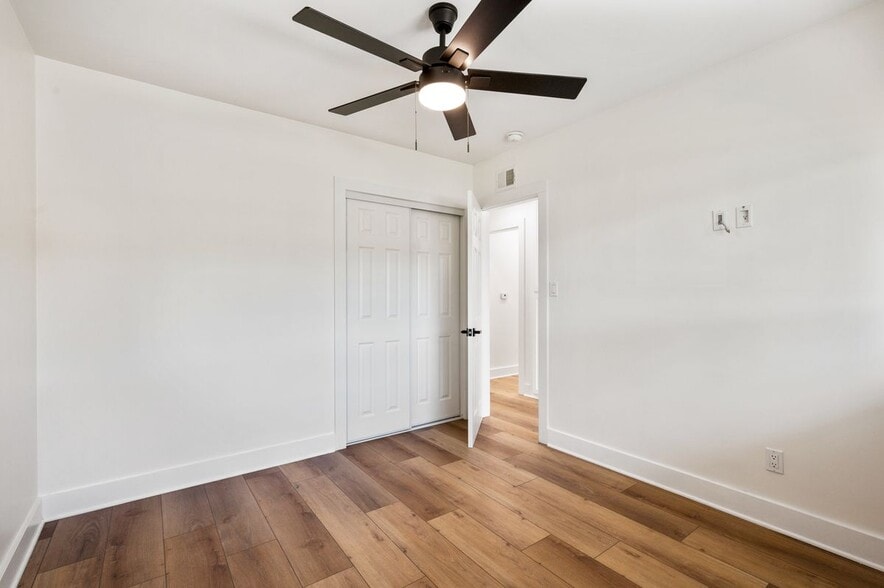 Building Photo - 413 N Paulina Ave