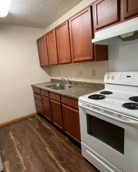 Kitchen - Nobles Square Apartments