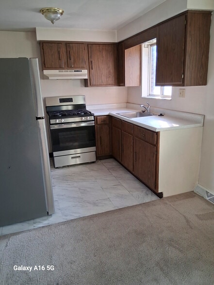 Large refrigerator - 3309 W Run Rd