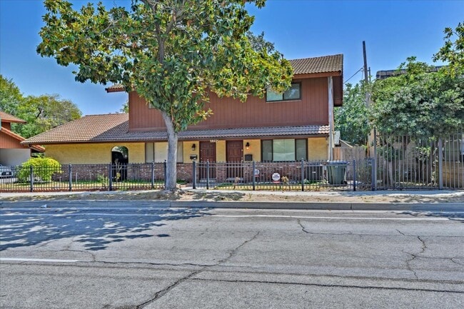 Building Photo - 2390 Corson St