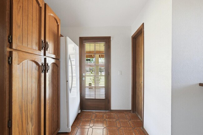 Building Photo - 1003 E Calle Monte Vista