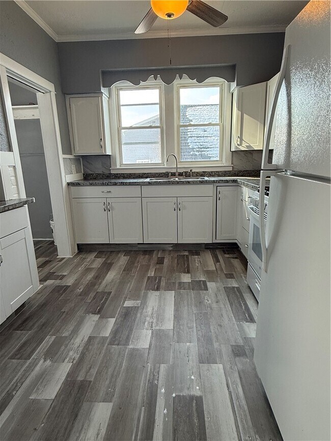 Building Photo - 247 Princeton Ave